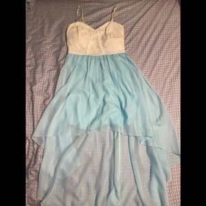 Junior girls  High-low party dress with white lace design